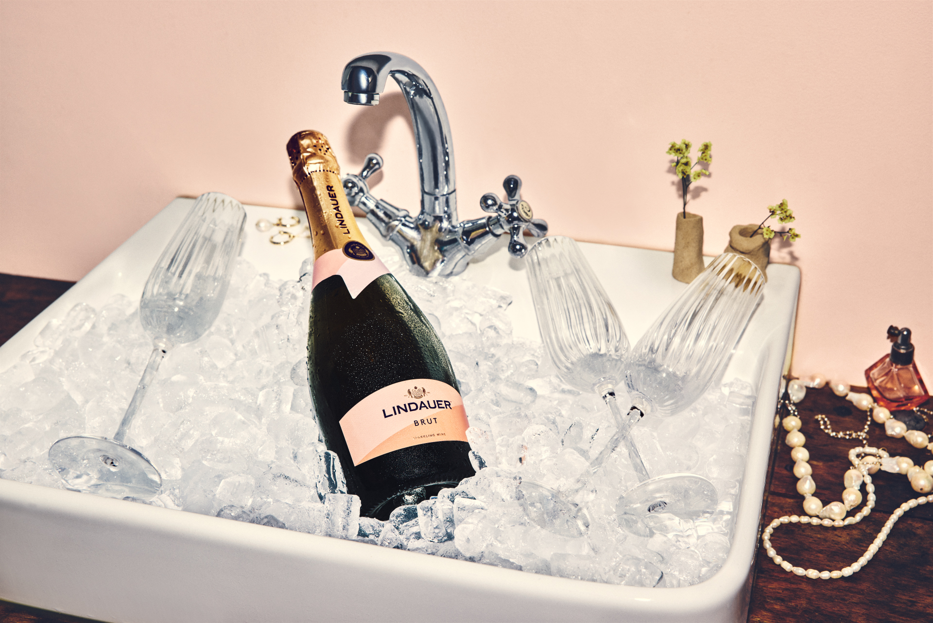 LIONNZ_LIND_HTU_SHOT6A_1053_white_R1